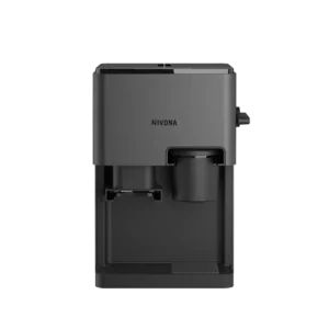Frontansicht des NIVONA CUBE 4106 Kaffeeautomaten in schwarz mit sichtbarem Tassenbereich und Touchdisplay, ideal für die moderne Küche.